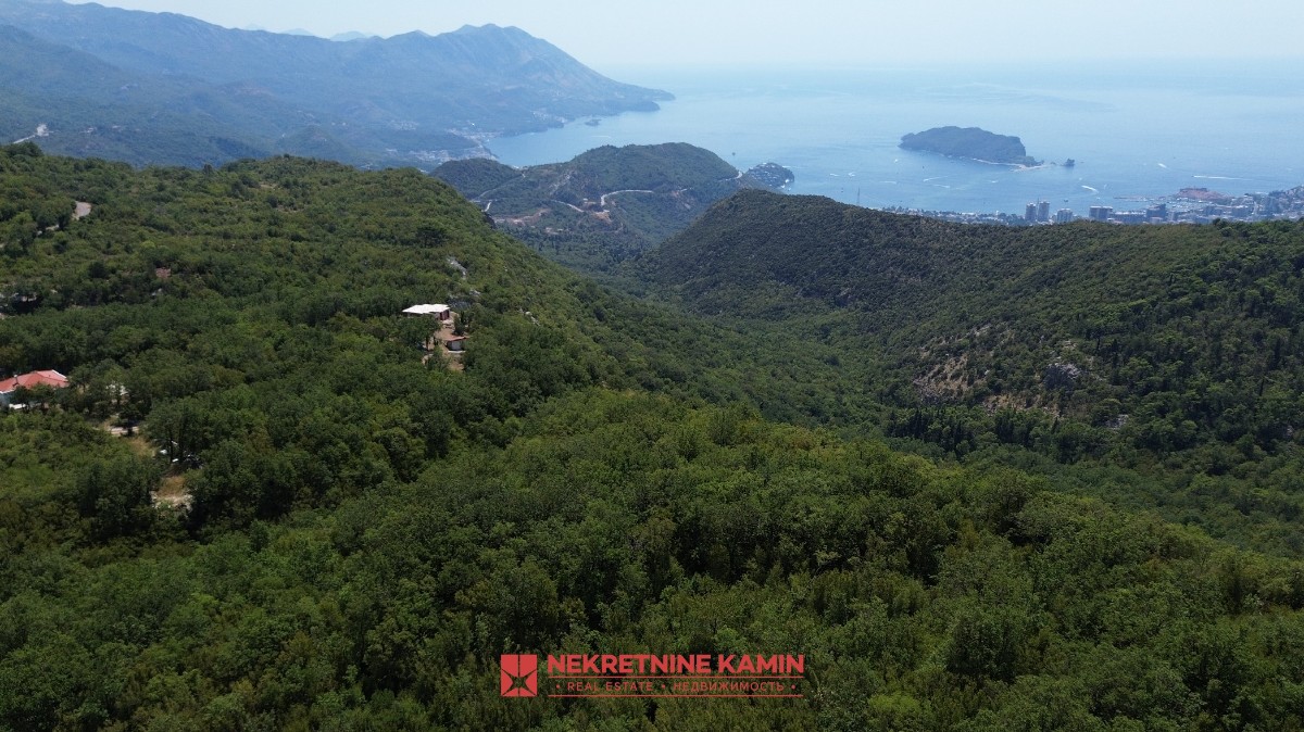 Budva Pobori’de 43.997 m² Satılık Yatırımlık Arazi